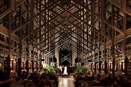 wedding planner-thorncrown-chapel